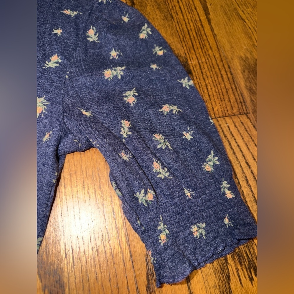 Lucky Brand Navy Blue Floral Short Sleeve Tee Size Small Fitted Sleeves - Picture 3 of 6